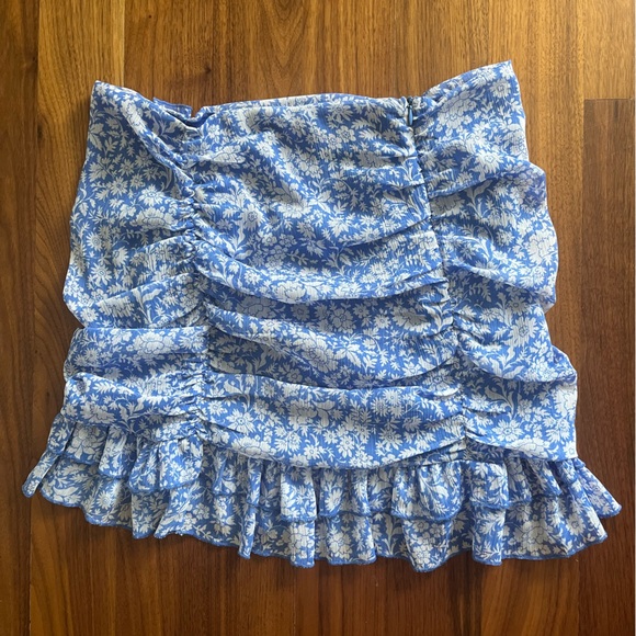 Micro-mini low-rise ruffle + ruched skirt blue w/ white flowers Zara US M - Picture 3 of 7